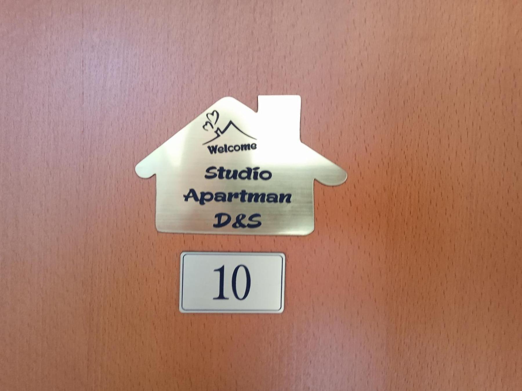 Studio Apartman D&S Плужине Екстериор снимка