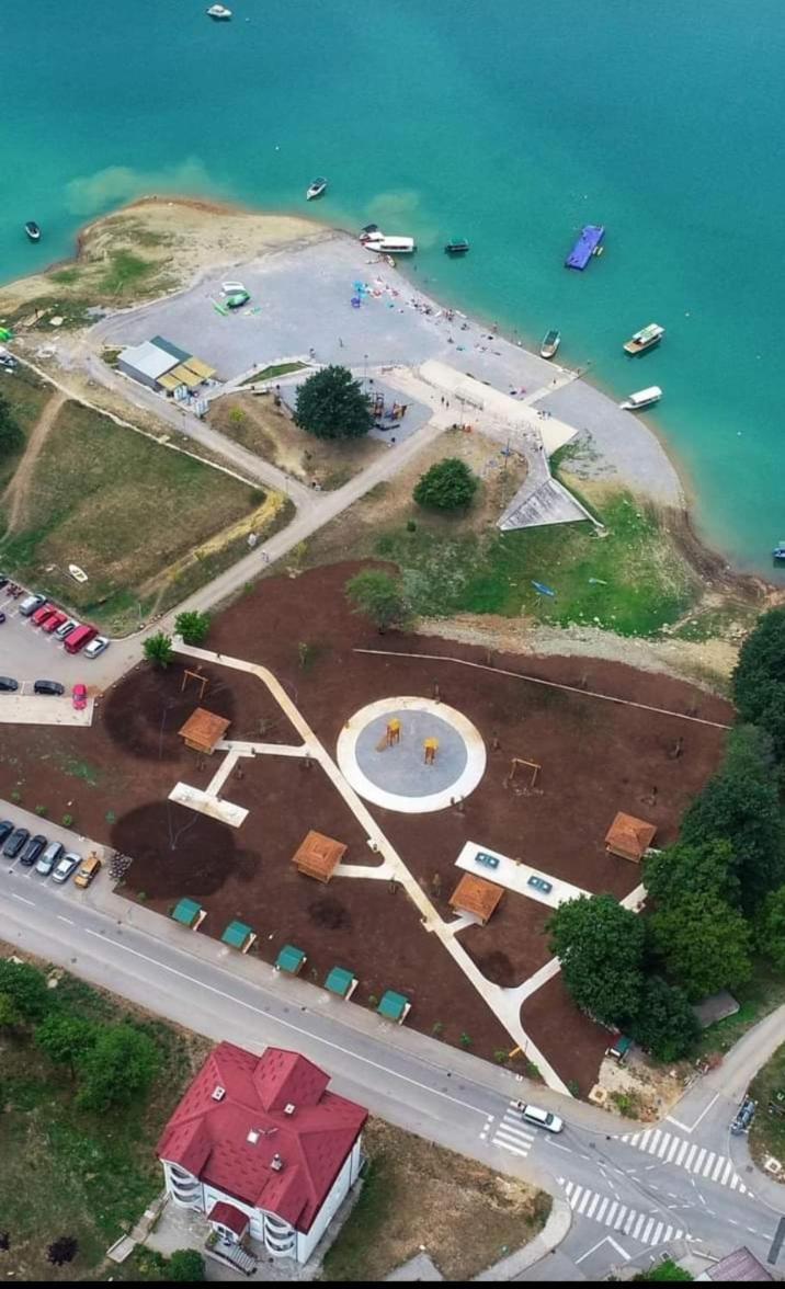 Studio Apartman D&S Плужине Екстериор снимка